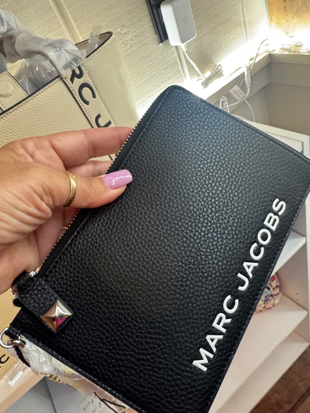 Marc Jacobs Zip Wristlet w/ Pebbled Leather BUYERS CHOICE Marshmallow or Black - Picture 5 of 5